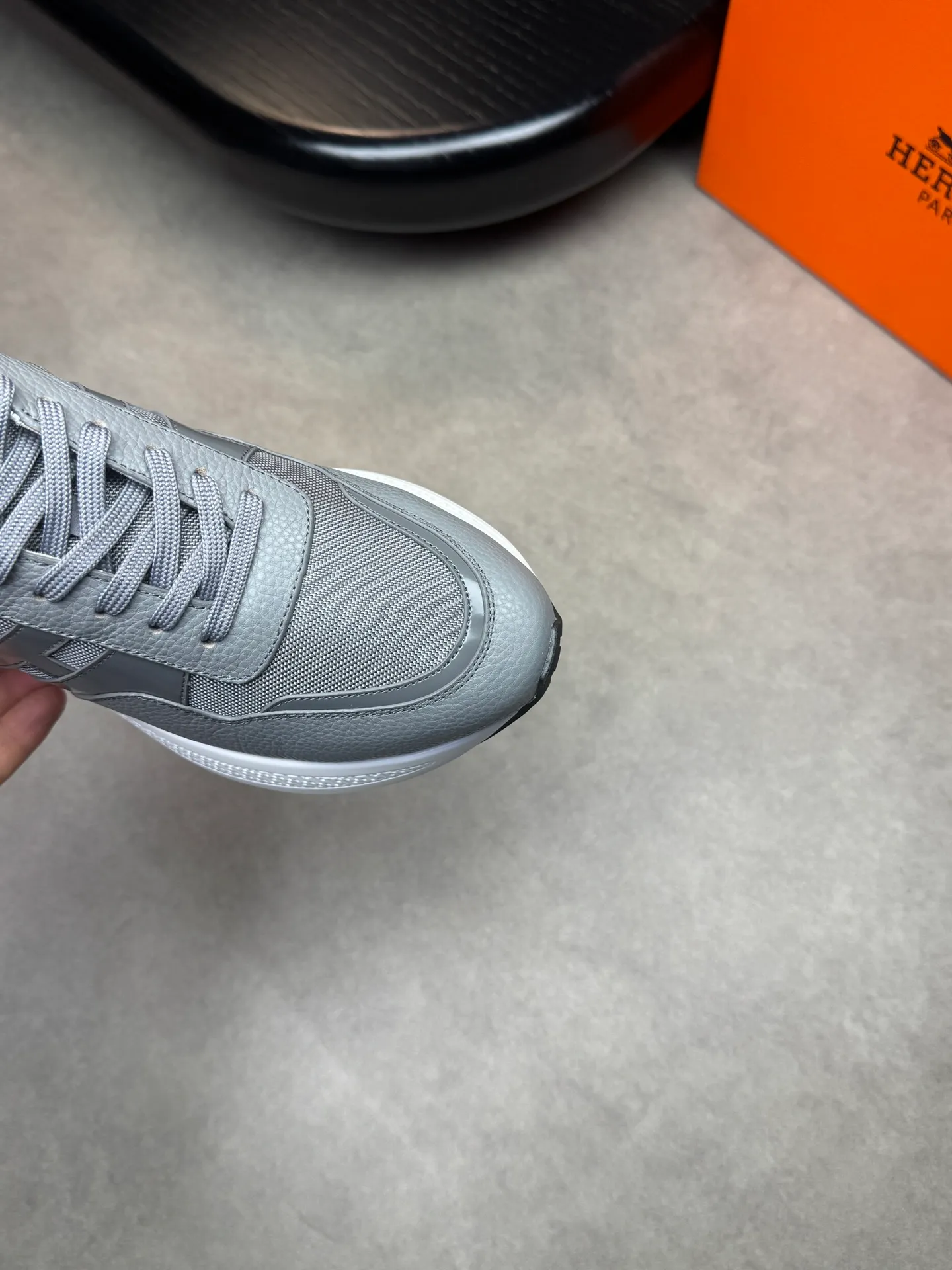 [HERMES] Hermès men's shoes 💰520💰 - high-end quality original items 🔍🔍🔍 casual sports shoes - upper: 🔝 pebbled calfskin, brand high mercerized canvas, body sewn with brand ´H´ totem, tongue brand logo cloth label - lining: water-dyed cowhide -Outsole: Ultra-light T men's shoes 💰U foam·rubber; two-color molded outsole -Ultra-high quality control·Fine workmanship: highlighted (high-end·luxury·grade) -Size: 39-44 (38, 45, can be customized)